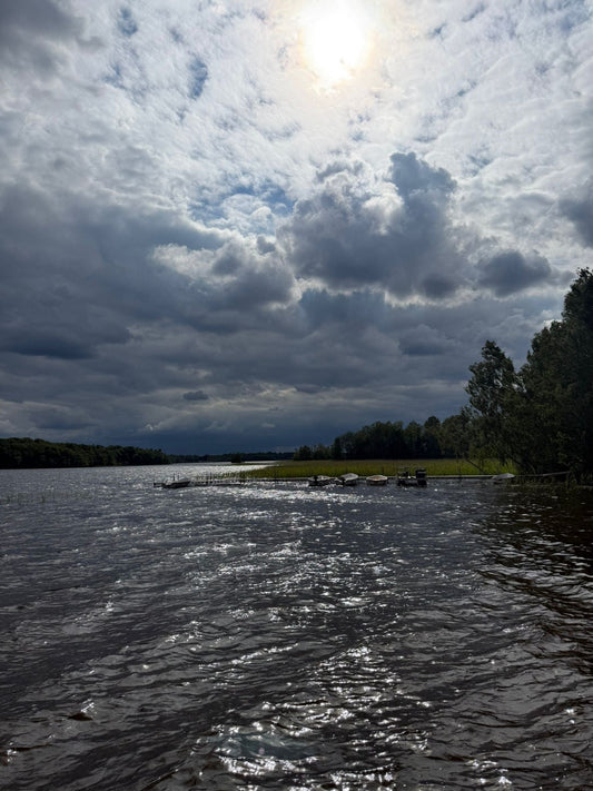 Ruhiger See am Abend — Digital Detox ohne Handy