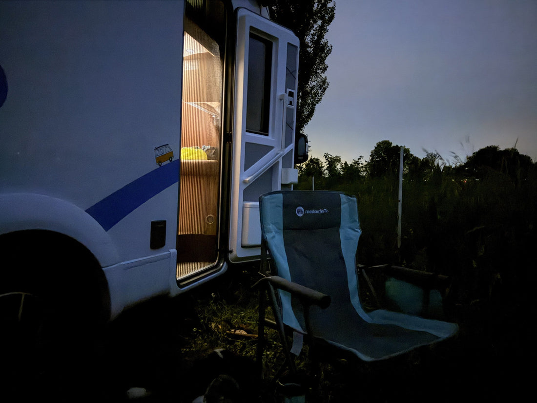 Ruhiger Abend draußen — Slow Living im Alltag