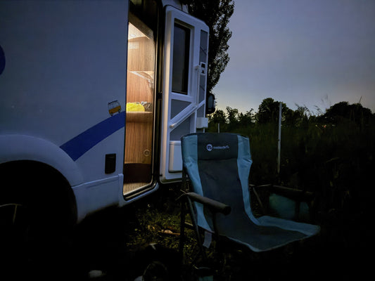 Ruhiger Abend draußen — Slow Living im Alltag