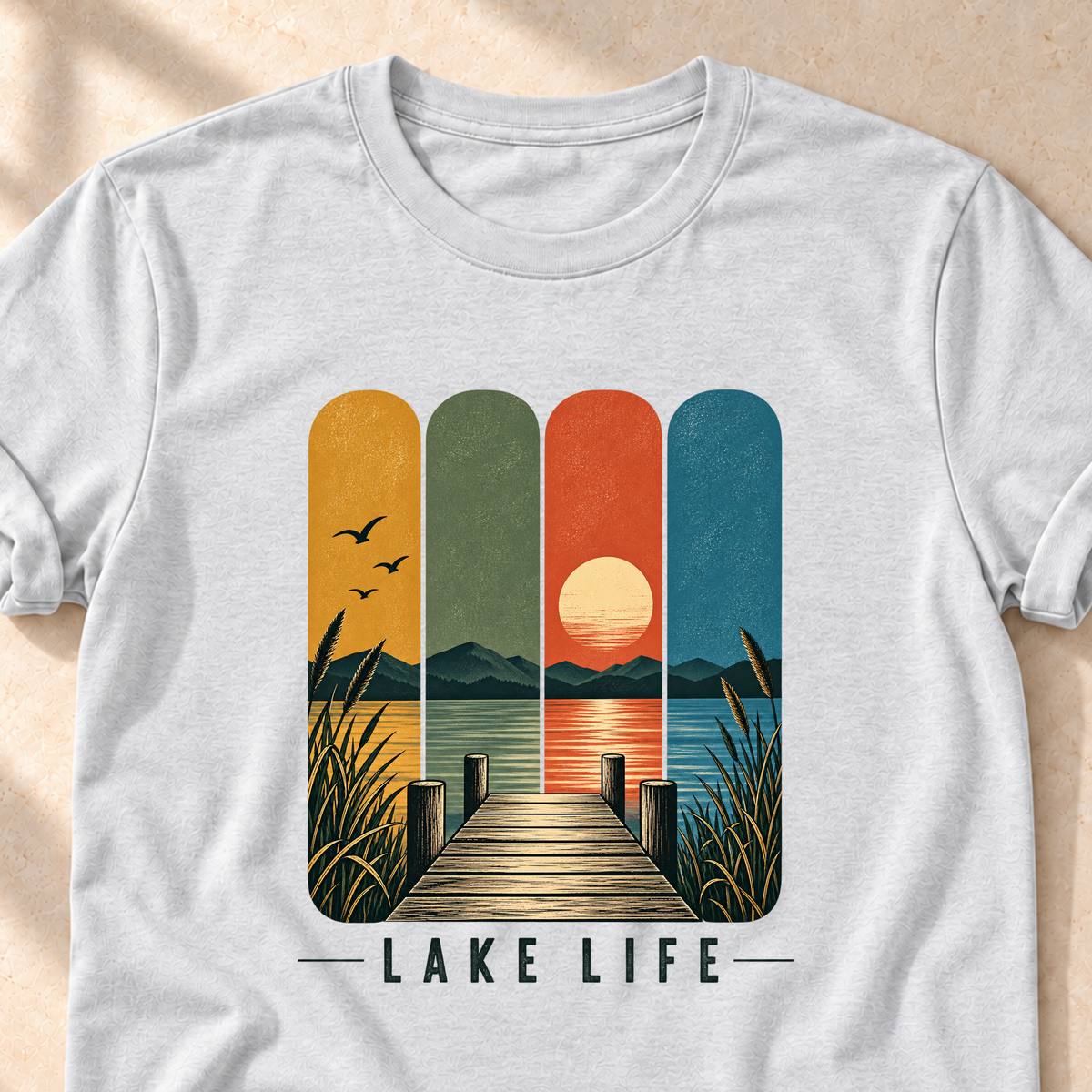 Lake Life – Unisex T-Shirt mit See-Motiv, ash, Detailaufnahme des Motivs | color:ash