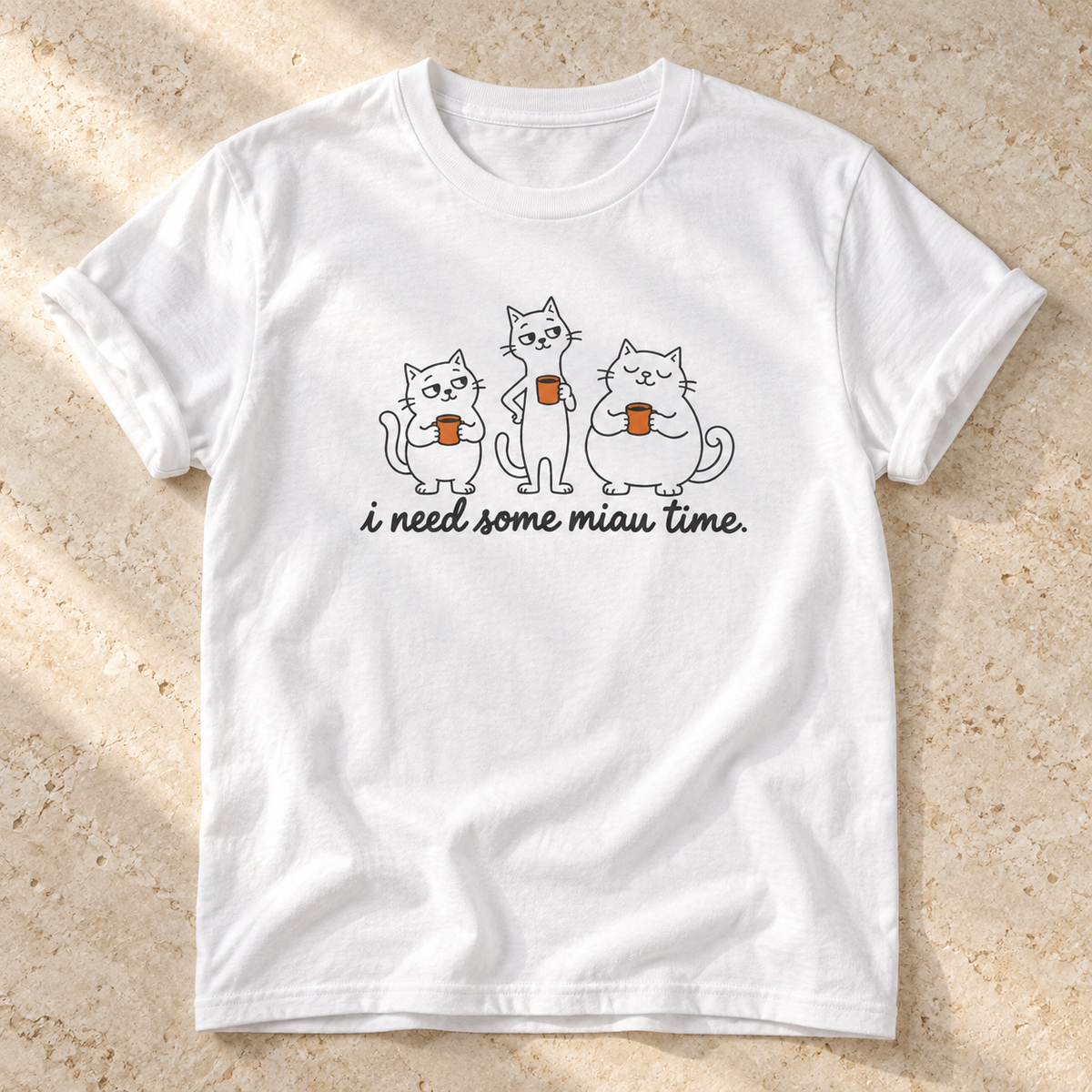 I Need Some Miau Time – Unisex Katzen-T-Shirt in White – natürliches Flatlay mit aufgekrempelten Ärmeln