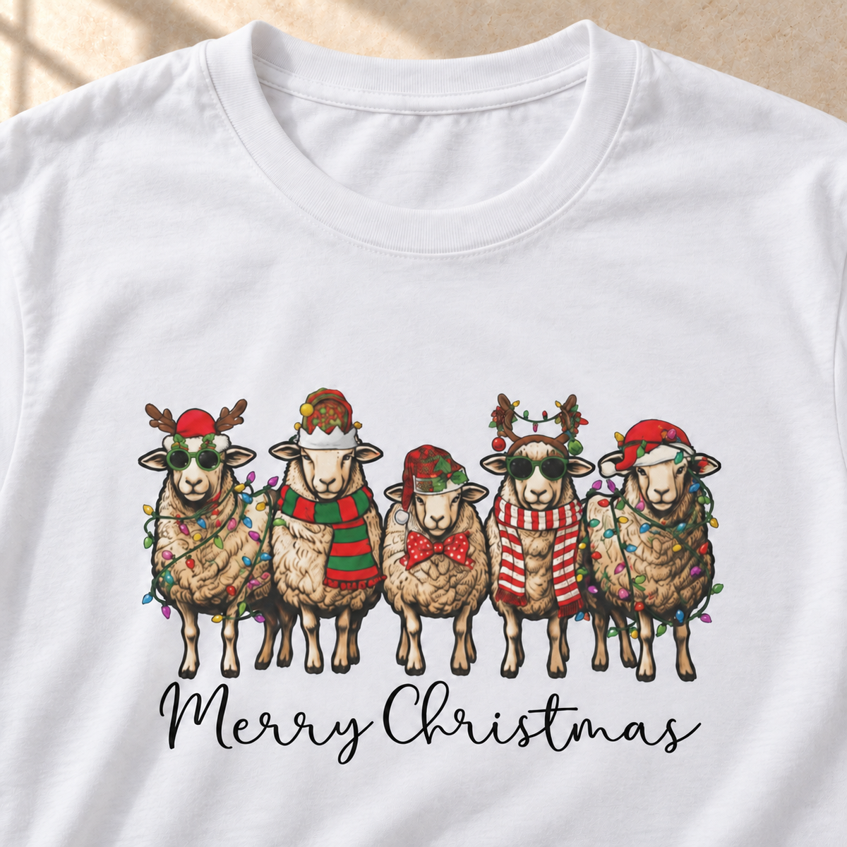 Merry Christmas Schafe – Weihnachts-T-Shirt, Weiß, Motiv und Stoff im Detail | color:white